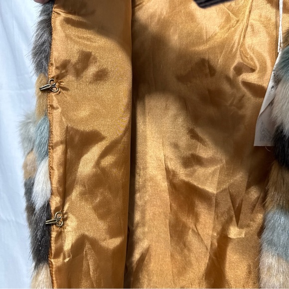 Entro faux fur vest Size large - Picture 3 of 5